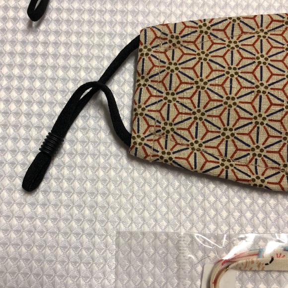 2 Masks: Tan Geometric & Black Micron Dot Elastic Bi-fold & 1 White Clip Holder - Picture 3 of 10